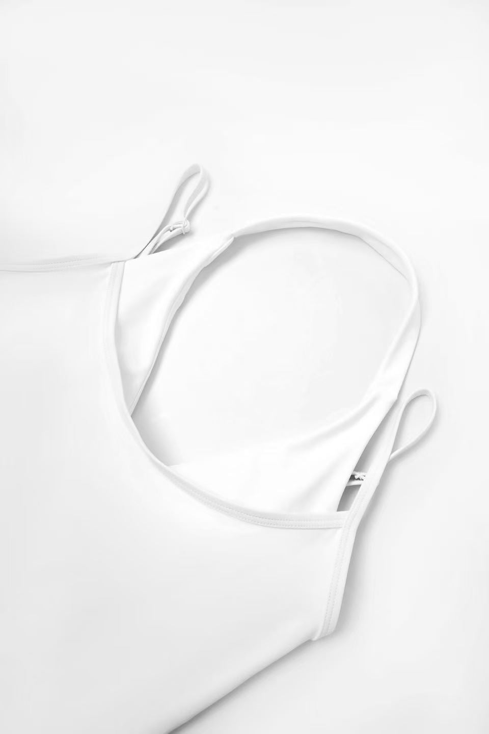 Acqua Épure｜White Halter Neck Layered Sports Tank Top with Removable Pads