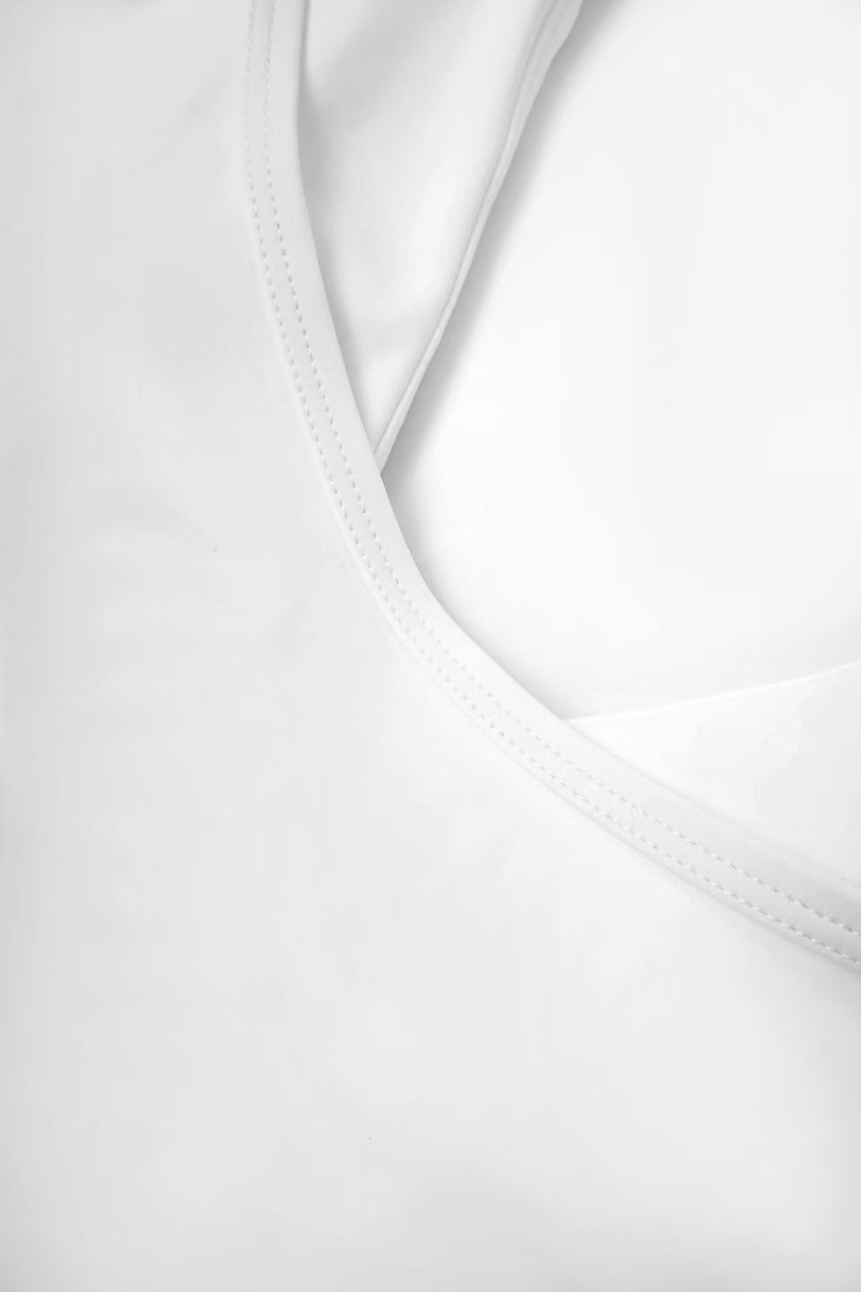 Acqua Épure｜White Halter Neck Layered Sports Tank Top with Removable Pads