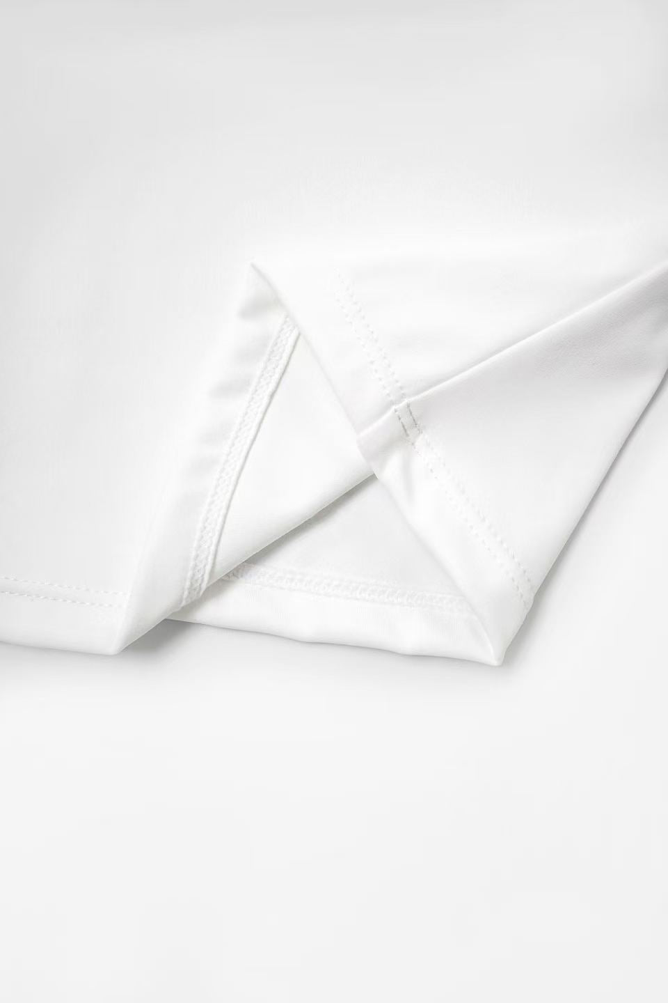 Acqua Épure｜White Halter Neck Layered Sports Tank Top with Removable Pads