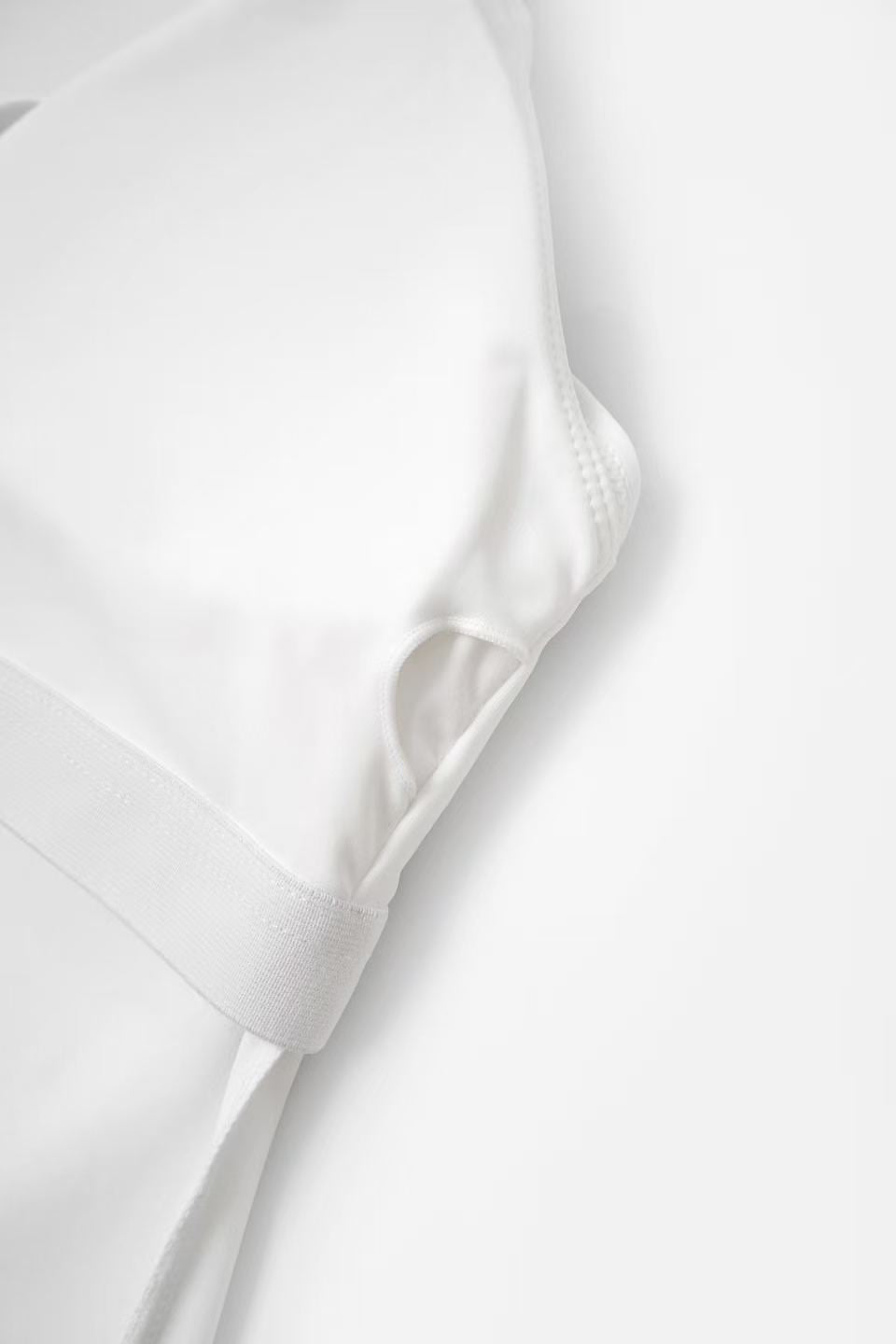 Acqua Épure｜White Halter Neck Layered Sports Tank Top with Removable Pads
